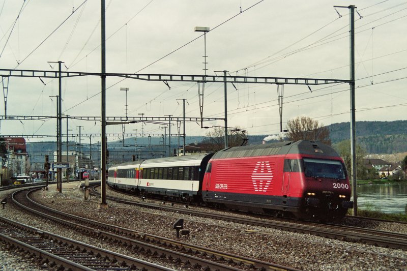 Re 460 071 mit EW IV-Pendel auf dem Weg nach Zrich HB bei Dietikon anfang 2005.