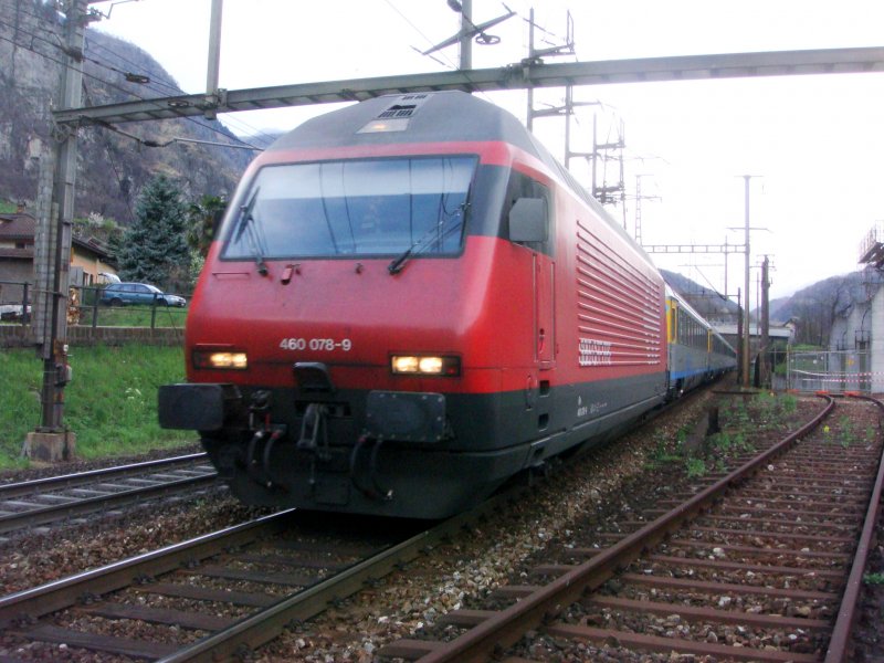 Re 460 078 mit EC nach Milano Cle. am 03.04.2008 oberhalb von Bodio.