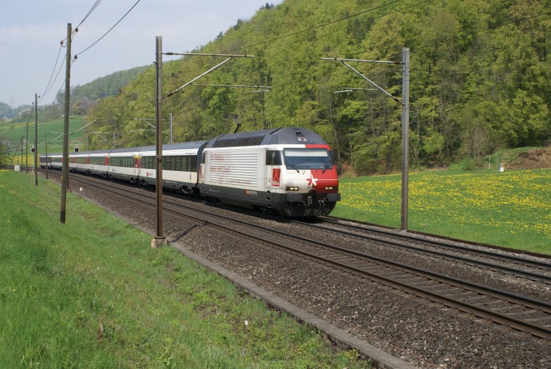 Re 460 090-4 mit einem EW IV-Pendel am 21.4.09 bei Tecknau.