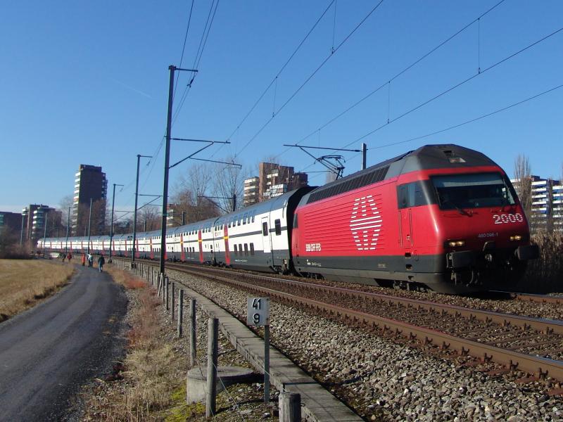 Re 460 096-1 am 8.1.05 auf dem Streckenabschnitt Cham - Zug