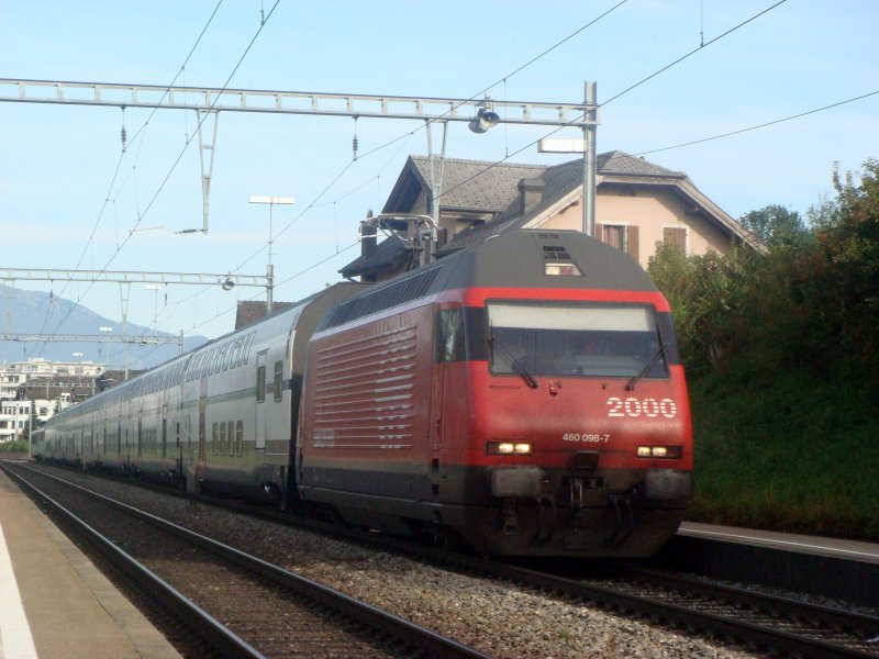 Re 460 098-7 mit IR 784 bei Altendorf SZ am 21.09.2007.Am Schluss des Zuges war ein NPZ EW I angehngt.