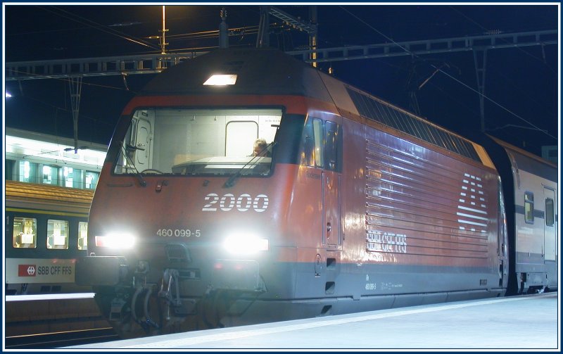 Re 460 099-5 wartet auf die Abfahrtszeit in Chur.(08.02.2007)
Ich wollte auch mal versuchen so schne Sterne hinzukriegen wie Hanspeter Reschinger, habs aber nicht geschafft.