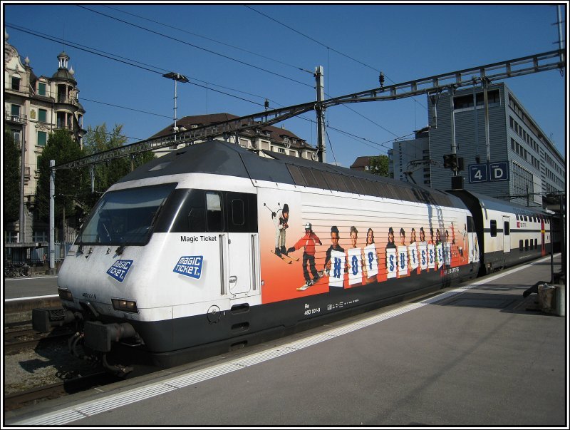 Re 460 101 steht am 19.07.2007 vor einem IR nach Zrich im Bahnhof von Luzern. 