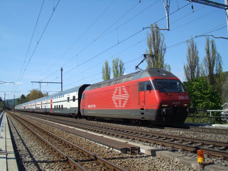 Re 460 103 mit IC 2000 bei Liestal am 26.04.2008 Links sind die Gleise der Waldenburgbahn zu sehen.