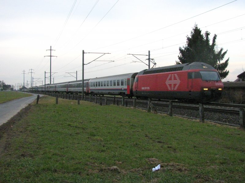 Re 460 64 mit EC nach Chur bei Schbelbach am 05.02.2008