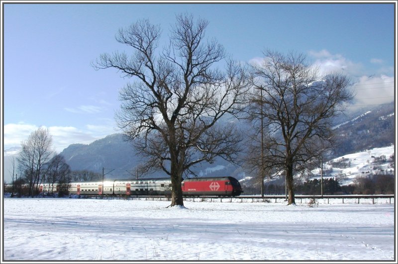 Re 460 mit DS-IC von Chur nach Basel SBB zwischen Zizers und Landquart. (29.01.2007)