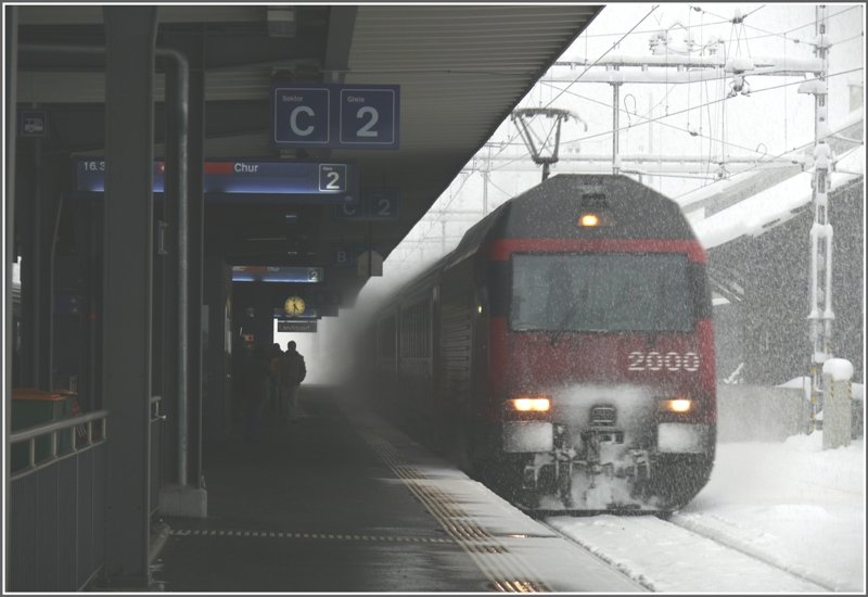 Re 460 mit EC 7 bei der Einfahrt in Landquart. (17.02.2009)