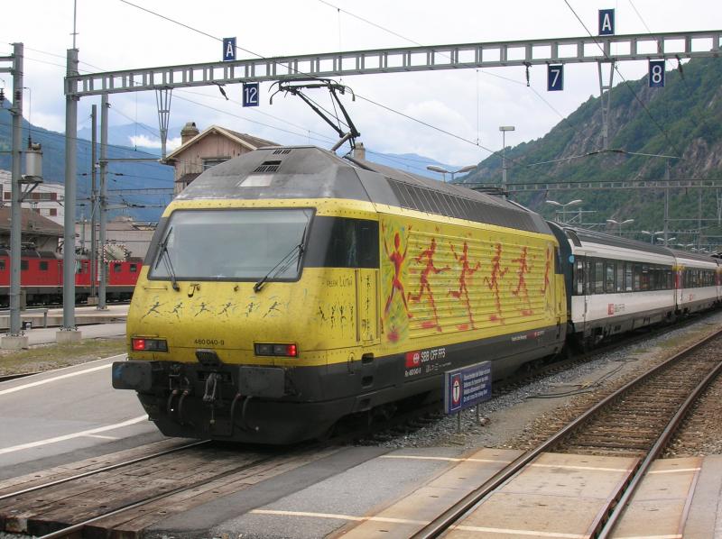 Re 460 mit einem IC in Brig. 14.8.2005