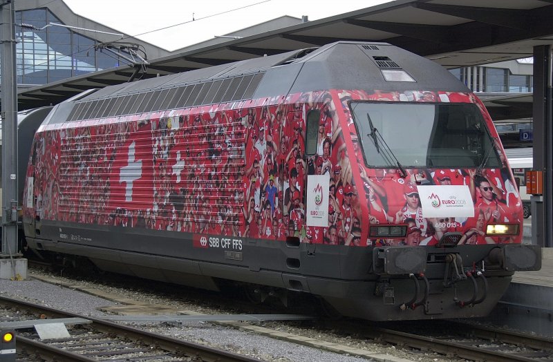 Re 460 mit der EURO 2008 Werbung in Basel fotographiert.
08.12.2007