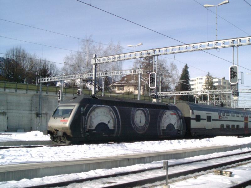 Re 460 Swiss Collection 5 am 10.2.2005 in Spiez.