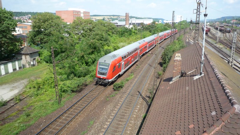 RE 4609 von Frankfurt nach Nrnberg kurz vor Wrzburg Zell, direkt neben dem Rangierbahnhof Wrzburg.