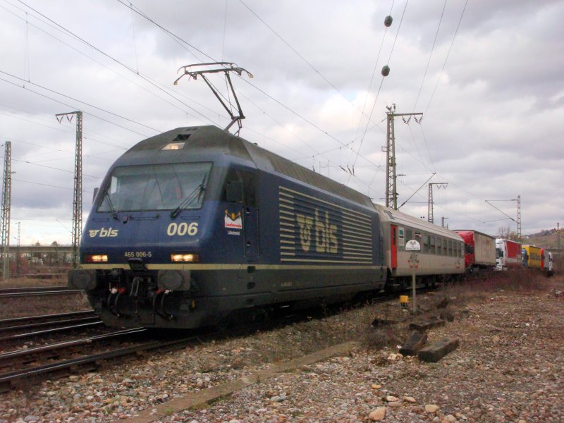Re 465 006 mit Hupac-Zug bei Weil am Rhein am 17.01.2008