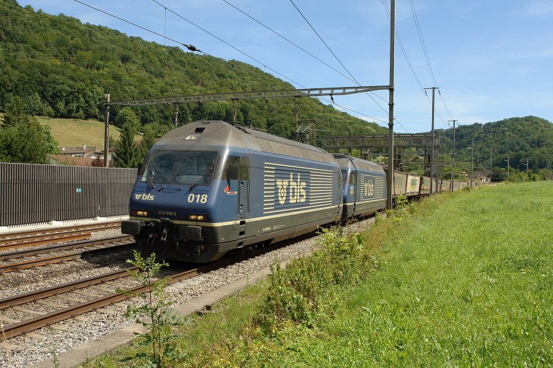 Re 465 018 um Re 465 et train Ambroggio Tecknau 10 aout 2008