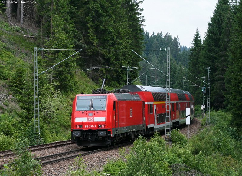 RE 4706 (Radolfzell-Karlsruhe Hbf) mit Schublok 146 237-3  Karlsruhe  am km 80,8 21.6.09