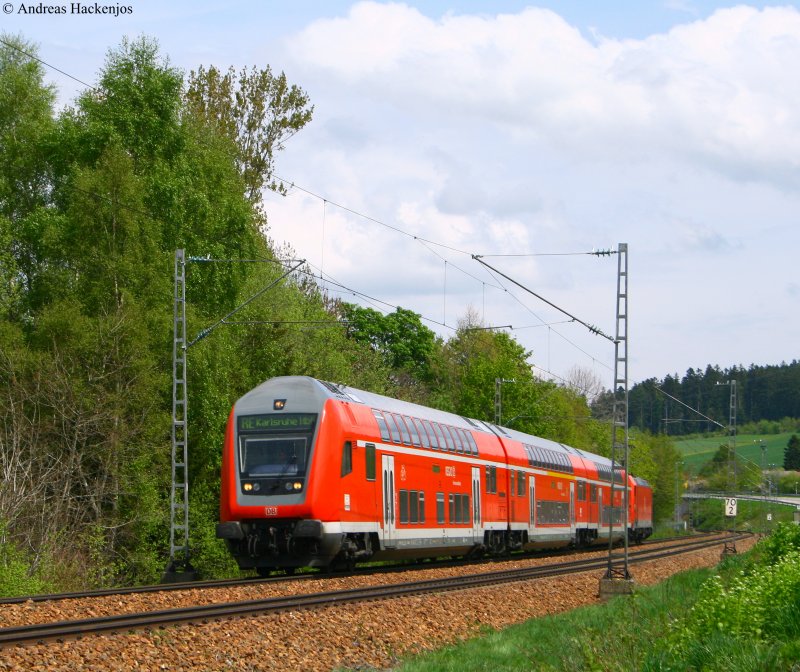 RE 4712 (Konstanz-Karlsruhe Hbf) mit Schublok 146 233-2  Donaueschingen  am km 70,0 10.5.09