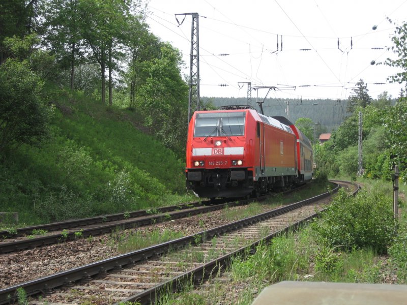 RE 4713 mit BR 146 235-7 am B31 bei St.Georgen(KBS720) am 25.5.07