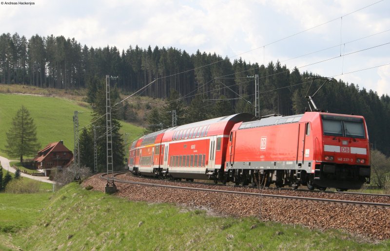 RE 4716 mit Schublok 146 237-3   Karlsruhe  am km 70,0 3.5.08