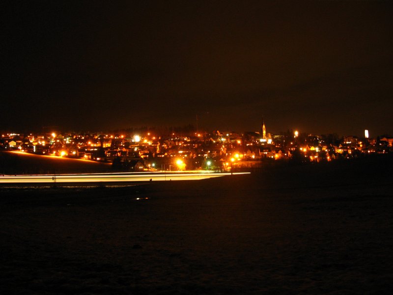 RE 4717 wird gleich den Bahnhof St.Georgen im Schwarzwald mit 3min Verpstung erreichen,der bestand asu einer 146.2 und 4 Dostos. Das Bild entstand eine Minute vor der groen Licht aus Aktion.8.12.07