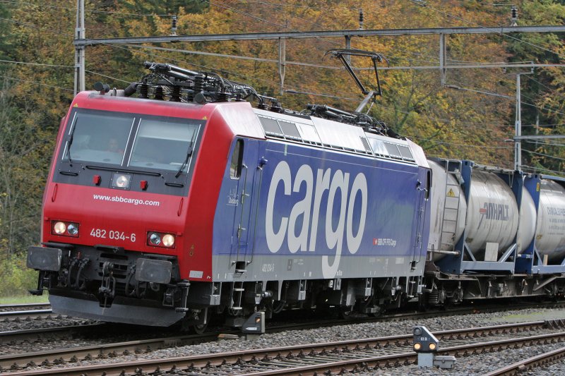Re 482 034  Duisburg  am Bzberg/AG auf dem Weg nach Basel