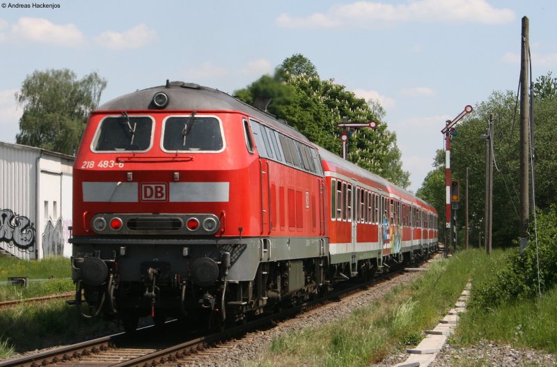 RE 4837 mit Schublok 218 483-6 bei der Durchfahrt Grombach am 13.5.08