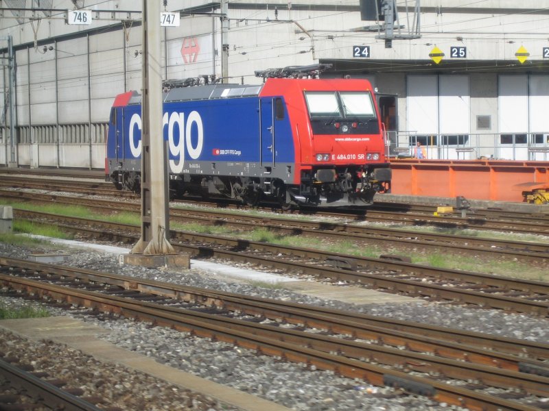 Re 484 010-4 abgestellt in Bellinzona am 3.8.06