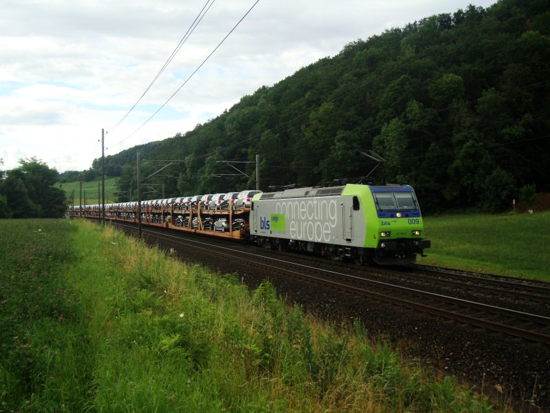 Re 485 009 mit GZ bei Tecknau am 08.07.2008