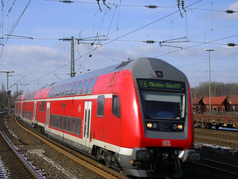 RE 6 ,Dsseldorf - Minden,Steuerwagen voraus in der Ehrenfelder Kurve kurz vor dem Bochumer Hbf.(23.03.2008)