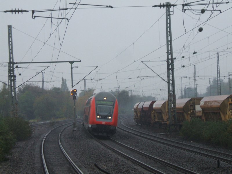 RE 6 nach Minden ,Steuerwagen voraus , erreicht gleich
Bochum Hbf.(21.10.2007)