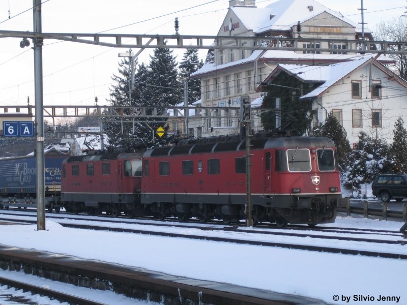 Re 6/6 11609 ''Uzwil'' + Re 4/4'' 11171 mit UKV-Zug am 15.2.09 in Arth-Goldau.