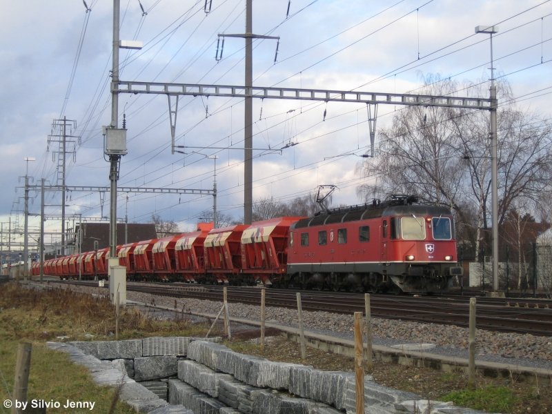 Re 6/6 11639 ''Murten'' am 11.2.09 mit einem Kieszug in Oberwinterthur
