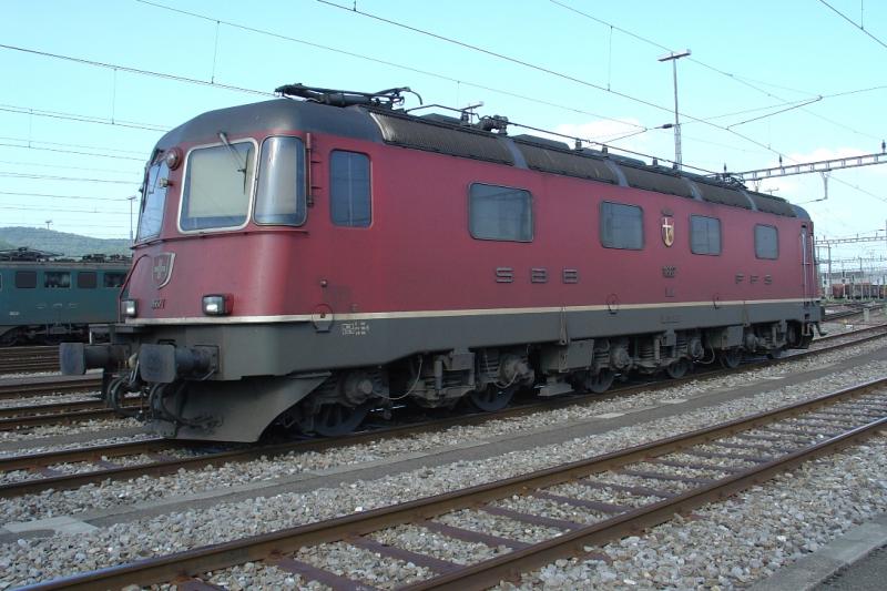Re 6/6 11667  Bodio , abgestellt am 18.06.2005 im RBL bei Spreitenbach im Kanton Aargau
