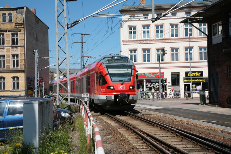 RE 9 nach Sassnitz bei der einfahrt in den Bahnhof Stralsund. 24.06.2009