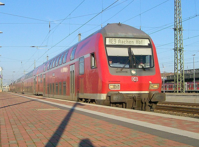 RE 9  Rhein-Sieg-Expres  aus Gieen kommend bei der Einfahrt von Dren. Mrz 2007