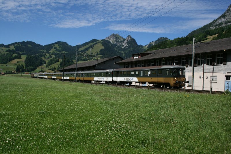 RE  Golden Pass  Interlaken - Zweisimmen bei Boltigen am 5.7.2008. 