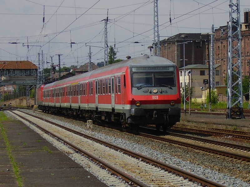 RE Kassel-Wilhelmshhe - Halle (S) Hbf fher in den Bahnhof Sangerhausen ein, 22.06.2007
