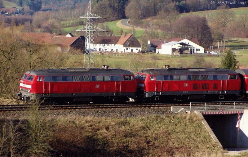 RE Leipzig-Nrnberg mit 218er-Doppeltraktion kurz vor Pegnitz. (23.11.02)