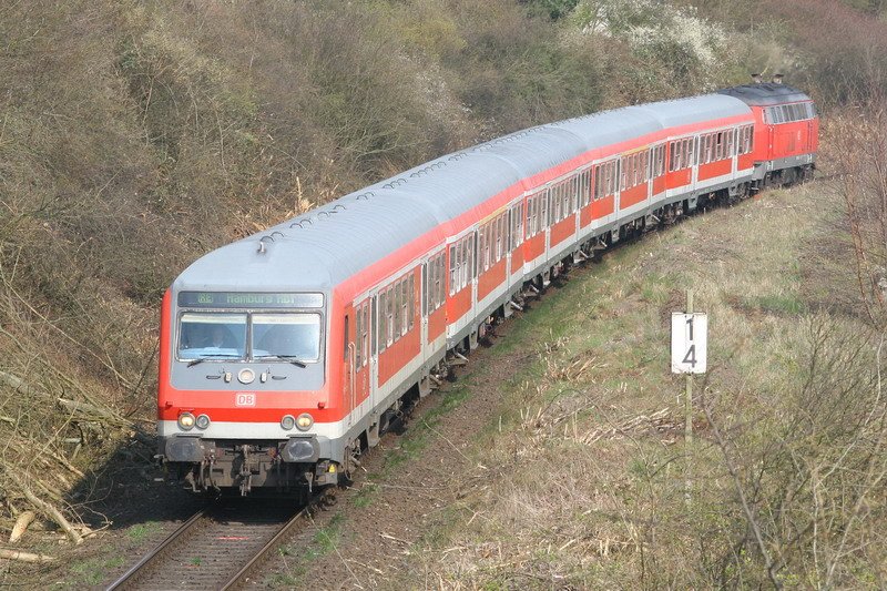 RE von Lbeck nach Hamburg wird von einer 218 xxx geschoben. 04/2007