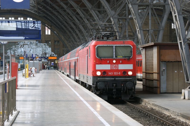RE nach Dresden wartet im Leipziger Hbf auf seine Abfahrt am 08.08.2009
