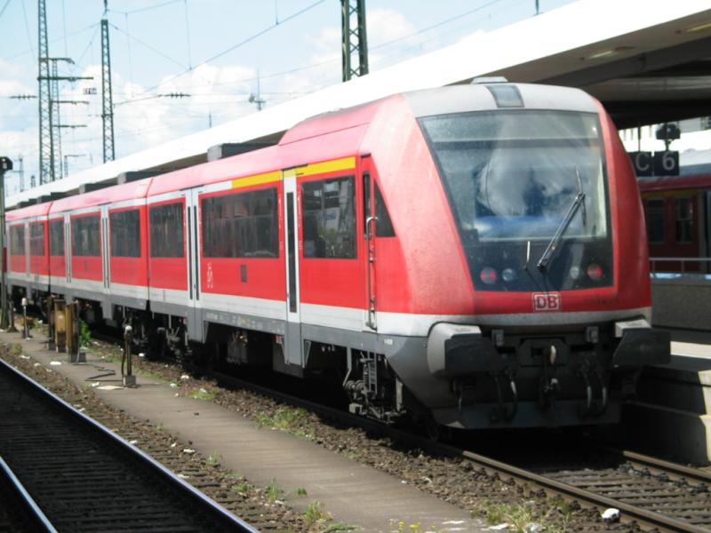 RE nach Neustadt a.d. Aisch bei der Ausfahrt aus dem Nrnberger Hbf. 7.6.2006