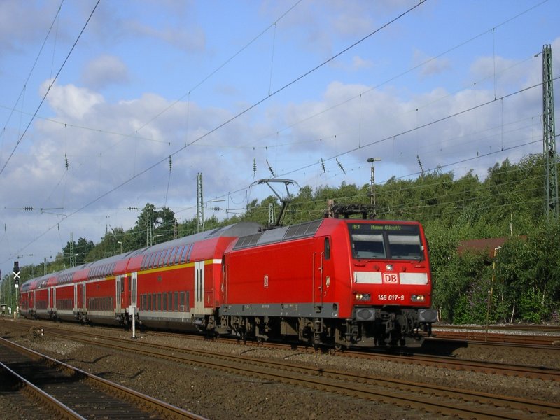 RE1 (RE 10113) mit der Dortmunder 146 017-9 von Aachen nach Hamm,
mit + 30 durch Bochum Ehrenfeld.(13.08.2008)