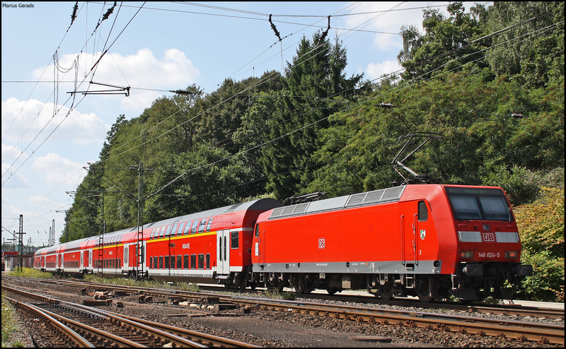 RE10118 von Hamm nach Aachen mit Schublok 146 024 bei der Einfahrt in Stolberg Hbf 22.8.09