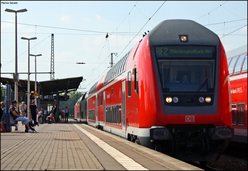 RE10222 mit Schublok 146 006 nach Mnchengladbach bei der Einfahrt in Viersen - Gru an den Tf 4.8.2009