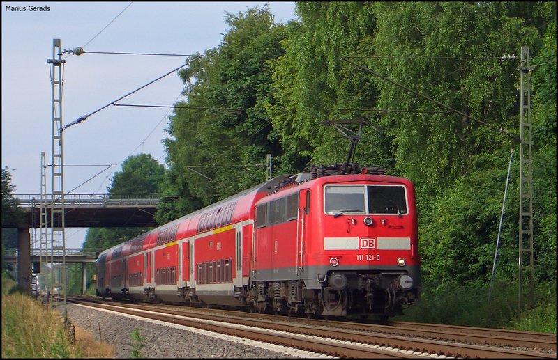 RE10433 mit Schublok 111 121 am Esig Geilenkirchen Km 26.0 14.6.2009