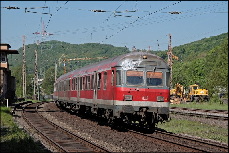 RE11 (RE 9016)  Maas-Wupper-Express  legt sich in Westhofen in die Kurve. (10.05.2008)