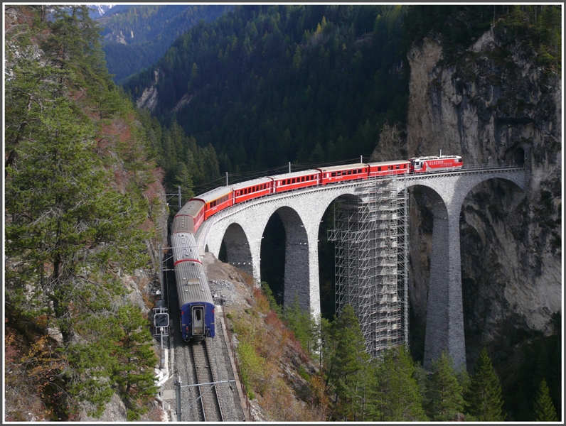 RE1137 nach St.Moritz mit Ge 4/4 III 651  Fideris . (24.10.2009)