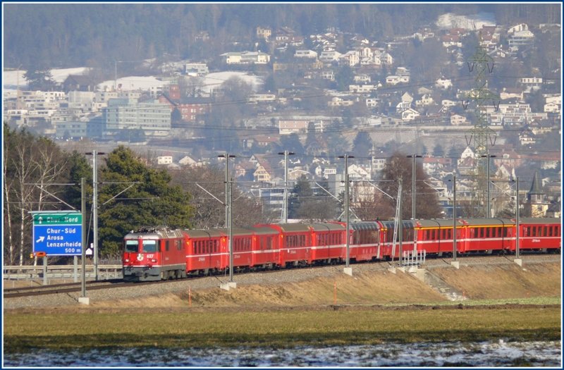 RE1149 von Chur nach St.Moritz beim Verlassen der Hauptstadt Graubndens. Zuglok ist Ge 4/4 II 627  Reichenau-Tamins  (30.01.2009)