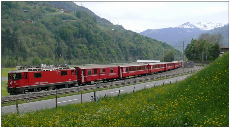RE1244 mit Ge 4/4 II 617  Ilanz  fhrt talwrts durch die Dienststation Fuchsenwinkel. (14.05.2009)