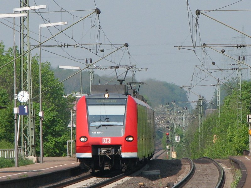 RE19111 nach Stuttgart gebildet aus 425 314-2 und 309-2 am 29.04.2007 in Illingen/Wrtt.