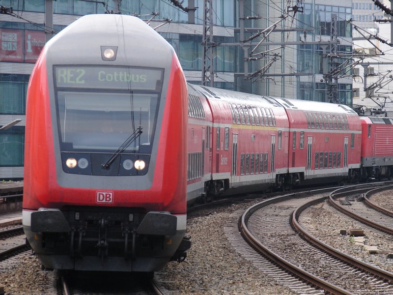 RE2 bei der Einfahrt in den Bahnhof Berlin Zoologischer Garten. Aufgenommen am 08.08.07