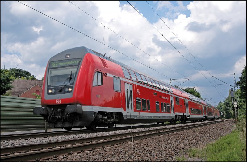 RE2 (RE 10224)  Rhein-Haard-EXPRESS  erreicht auf seiner Reise von Mnster(Westf)Hbf nach Mnchengladbach Hbf den Bahnhof Haltern am See. Der Name  Haard  im Zugnamen kommt von einem Waldgebiet das sich im Naturpark Hohe Mark befindet und vom RE2 durchfahren wird. (15.06.2008)
